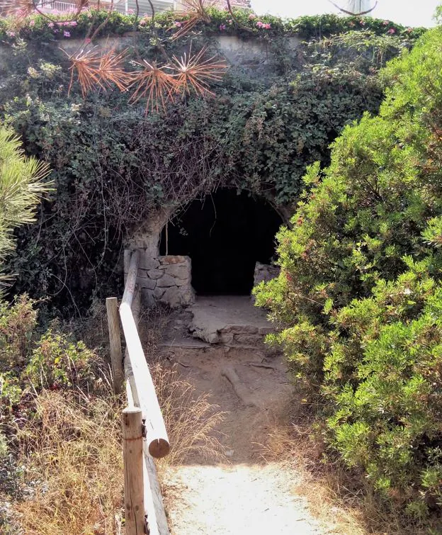 Playa para los perros en Costa Brava Cala del Niu3