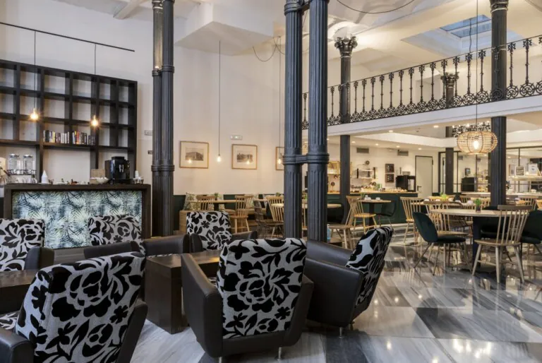 Petit Palace Plaza de la Reina pet friendly2 768x514
